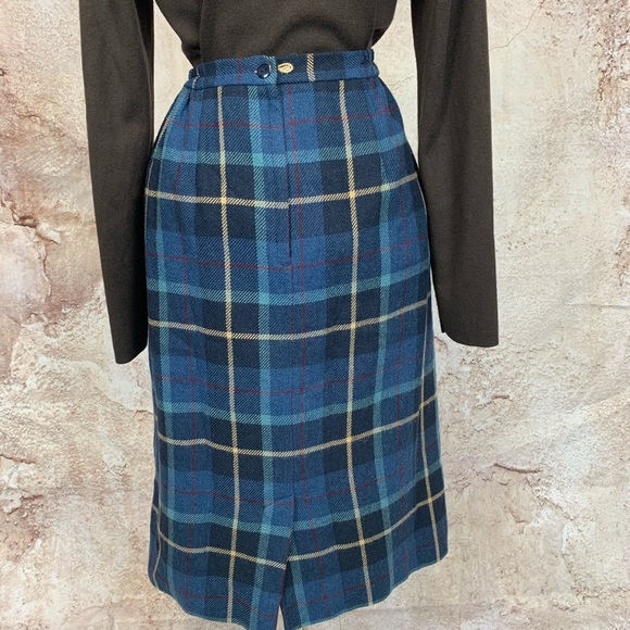 Blue Toned Plaid Skirt - Picture 4 of 8